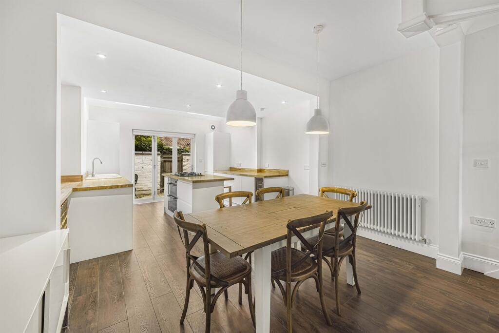 3 bedroom terraced house for sale in Knutsford View, Hale Barns, Altrincham, WA15